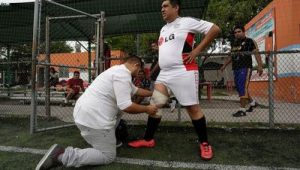 足球员上场前是否缠绷带？背后隐藏着怎样的奥秘与考量