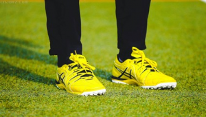 足球比赛中TF鞋能否穿着？探讨其在赛场的适配性