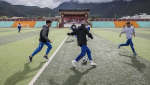 林芝能踢足球吗今年几岁