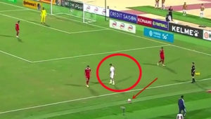 足球赛中球员究竟可不可以出界？规则解读与探讨