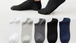 足球更衣室能否有效防脚臭？真相大揭秘