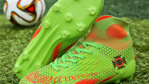 适合小学生的长钉足球鞋款式推荐