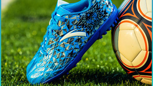 儿童足球鞋怎么选？哪款足球鞋适合孩子开启足球梦想之旅？
