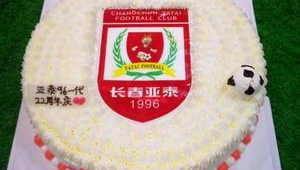 亚泰足球蛋糕装饰简单与否