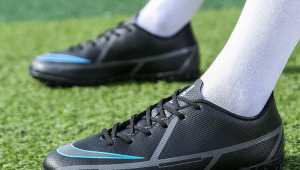 长钉足球鞋跑的快吗