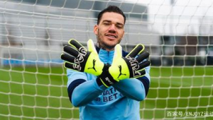 足球球星是否喜欢戴手套?背后原因大揭秘