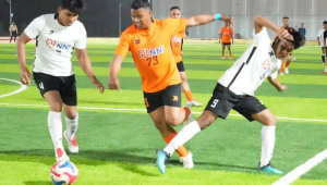 足球断球破门是否算犯规？规则细节与判定标准解析