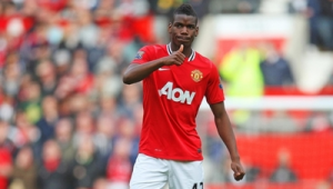 足球球衣挂门上可行吗？探讨其背后的意义与影响