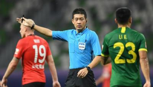 足球裁判不掏牌是否违法,背后规则与争议解析