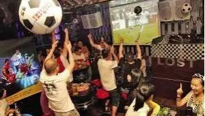 开足球酒吧赚钱吗现在还能开吗