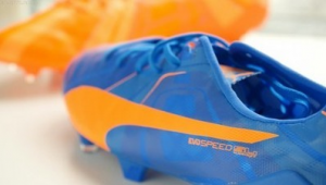 轻量足球推荐：哪款好用适合女生踢

或者

适合女生的轻量足球推荐，哪款好用不容错过