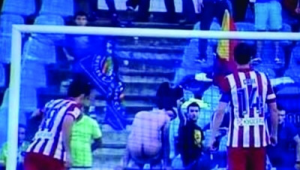 足球球迷罚点球时犯规吗？这一问题引发的思考