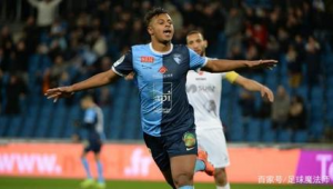 足球边前卫与小前锋:角色异同之探讨