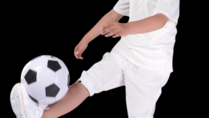 男孩练足球的好处多，小孩应该练足球吗？深度剖析与解答