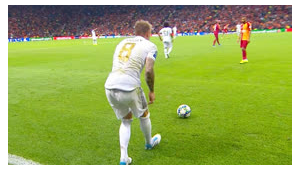 花式足球的人厉害吗?带你深入领略他们令人惊叹的球技与魅力