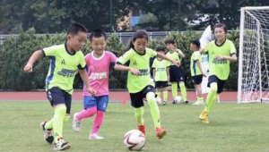 大学选足球课，足球鞋是必备装备吗？一文告诉你答案