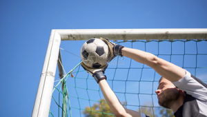 足球接球后是否慌乱？解析接球瞬间的心理与应对策略