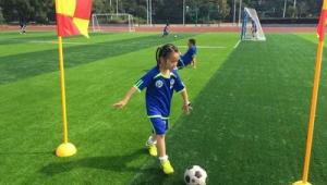 女生学跳舞后还能开启足球学习之路吗？