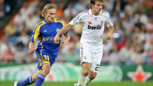 足球卡洛斯是前腰吗？探究这位传奇球星在场上的位置之谜