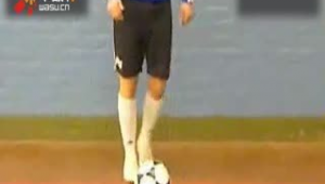 足球比赛中双脚夹球是否犯法，你知道答案吗？