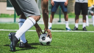 踢足球对脚踝有好处吗？解析足球运动与脚踝健康的关联