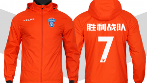 足球冲锋衣透气吗？女性足球爱好者的透气疑问解答