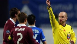 足球裁判判罚仅靠红黄牌?背后规则你了解多少