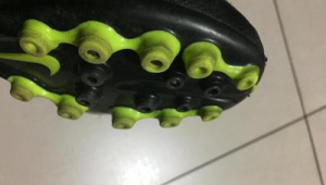 哪双足球鞋贵一些呢？价格背后的足球鞋价值探秘