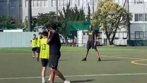 足球任意球时打架是否犯规，规则细节与判定标准解析