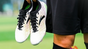 男款足球鞋实战哪款强？全方位对比助你找到最佳选择